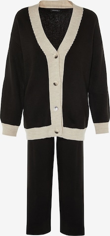 Costum cu pantaloni de la Trendyol pe negru: față