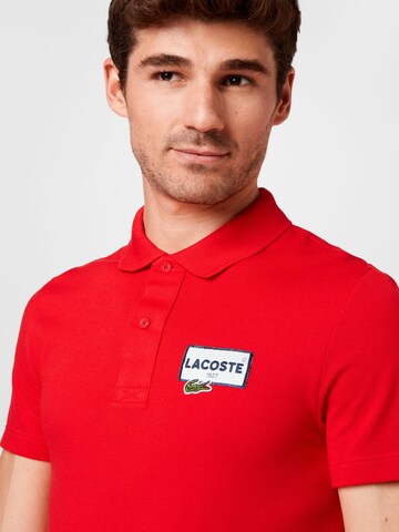 T-Shirt LACOSTE en rouge