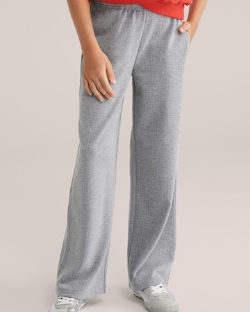 WE Fashion Regular Trousers in Grey: front