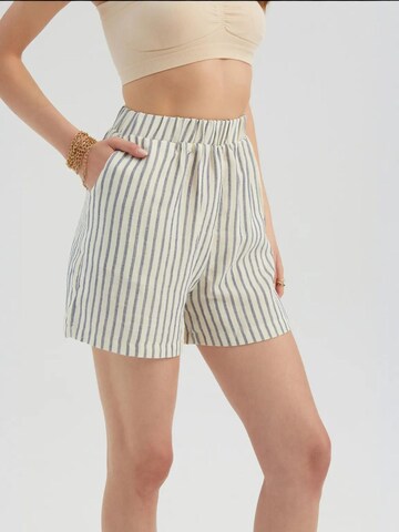 Hiccup - Regular Calças em branco