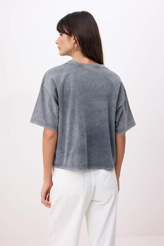 T-shirt Trendyol en gris