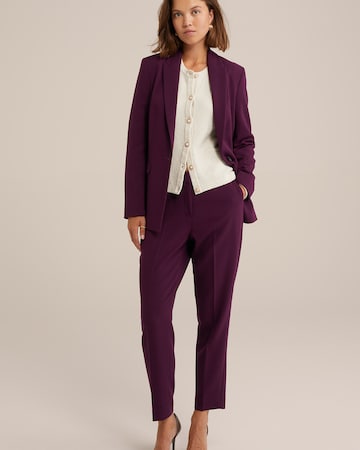 Slimfit Pantaloni con piega frontale di WE Fashion in rosso