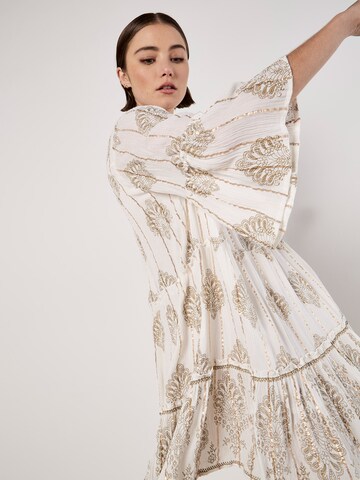 Robe Apricot en beige
