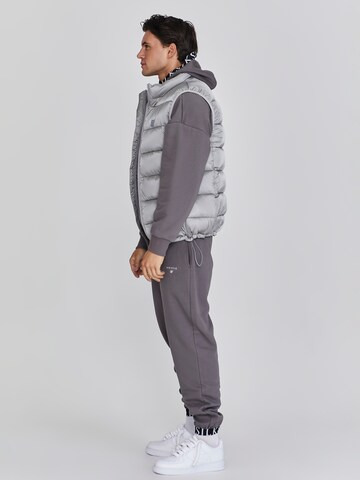 Gilet di SikSilk in grigio