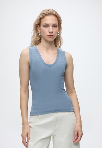GAP Top in Blue: front