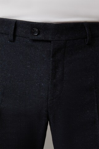 STRELLSON Slim fit Pleated Pants ' Till ' in Blue