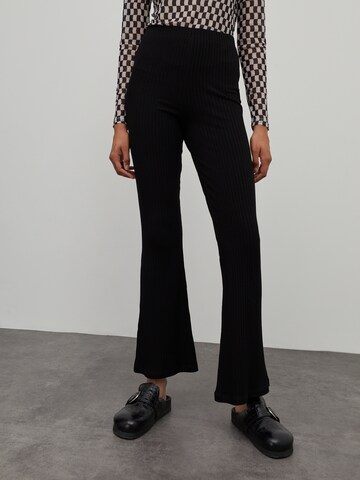 EDITED Flared Pants 'Benni' in Black: front