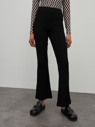 EDITED Flared Pants 'Benni' in Black: front