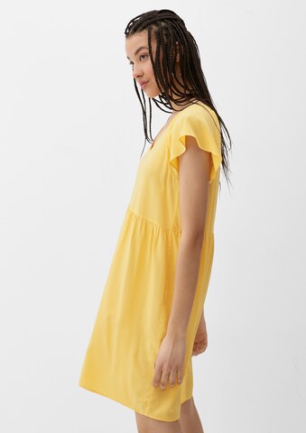 QS - Vestido em amarelo