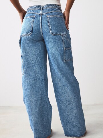 Next - Pierna ancha Pantalón vaquero cargo en azul