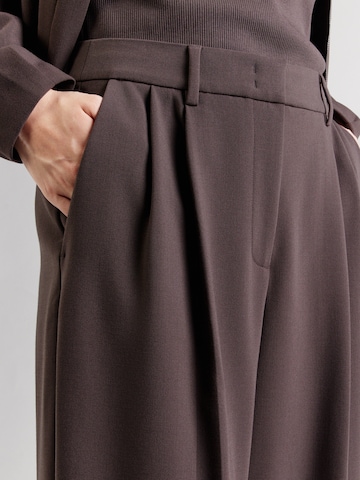 COMMA Wide leg Παντελόνι πλισέ σε καφέ
