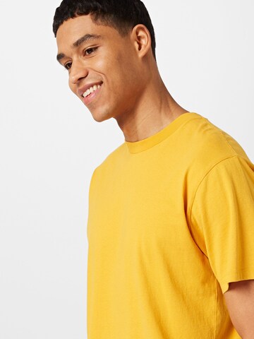 LEVI'S ® - Camisa 'Gold Tab Tee' em laranja