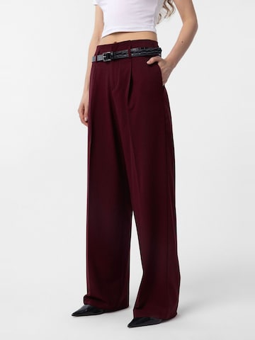 Antioch Regular Pleat-front trousers 'Katia' in Red: front