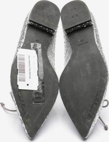 PRETTY BALLERINAS Flats & Loafers in 35 in Silver