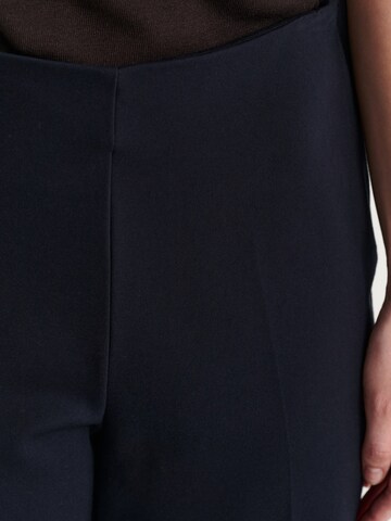 Wide leg Pantaloni cu dungă 'Larete' de la TATUUM pe albastru