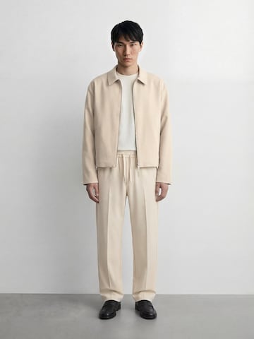 Burocs Regular Pleat-Front Pants in Beige