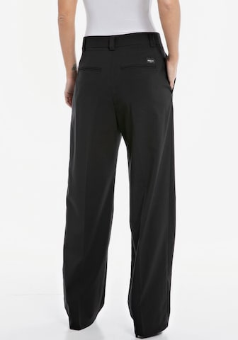 REPLAY Loosefit Bundfaltenhose in Schwarz