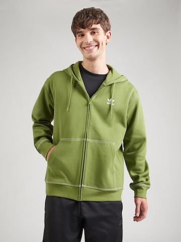 Veste de survêtement 'ESSENTIALS' ADIDAS ORIGINALS en vert : devant