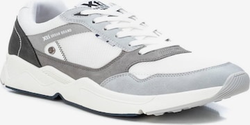 Baskets basses Xti en gris : devant