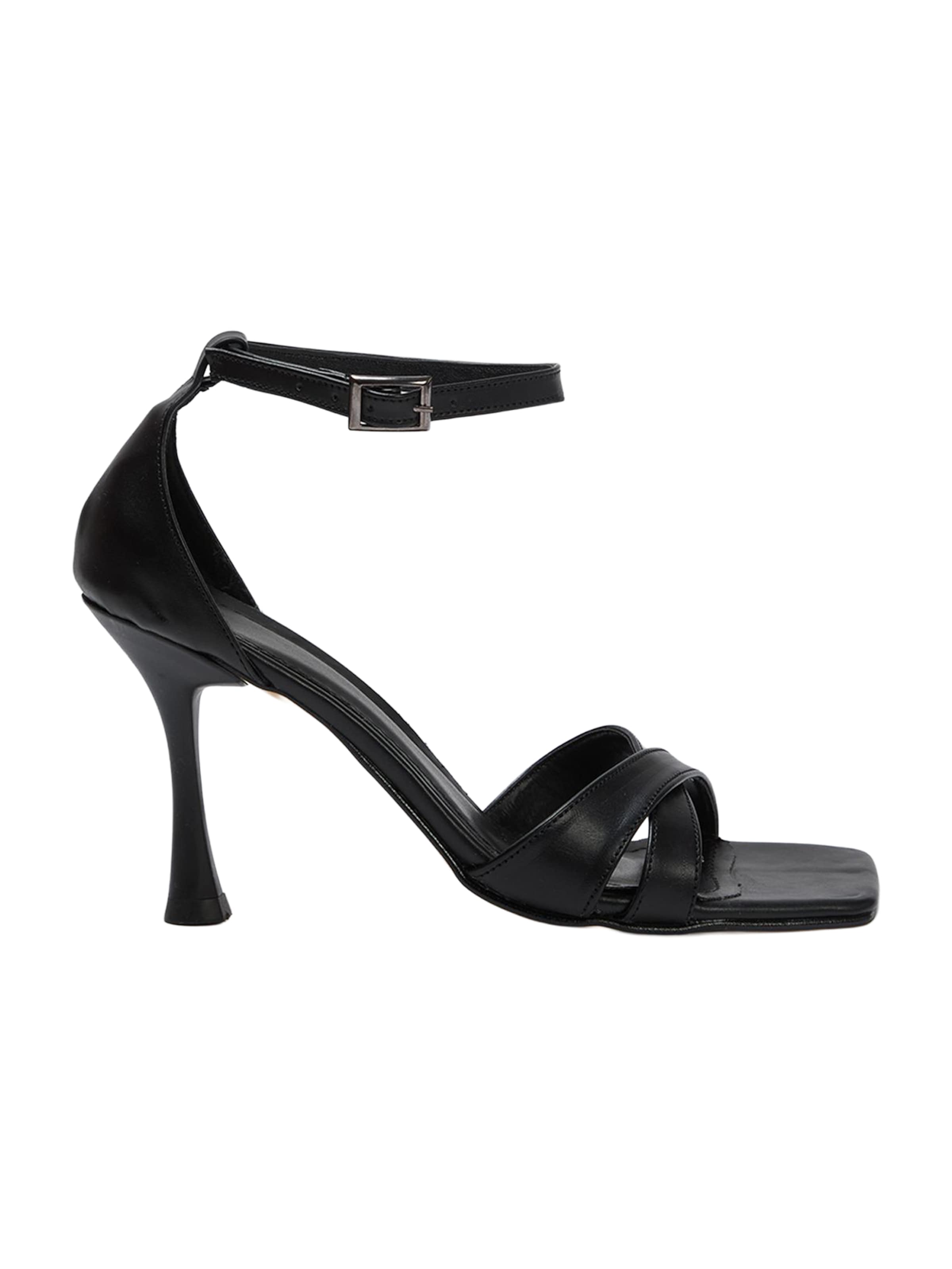 Trendyol - Sandalias en negro: frente