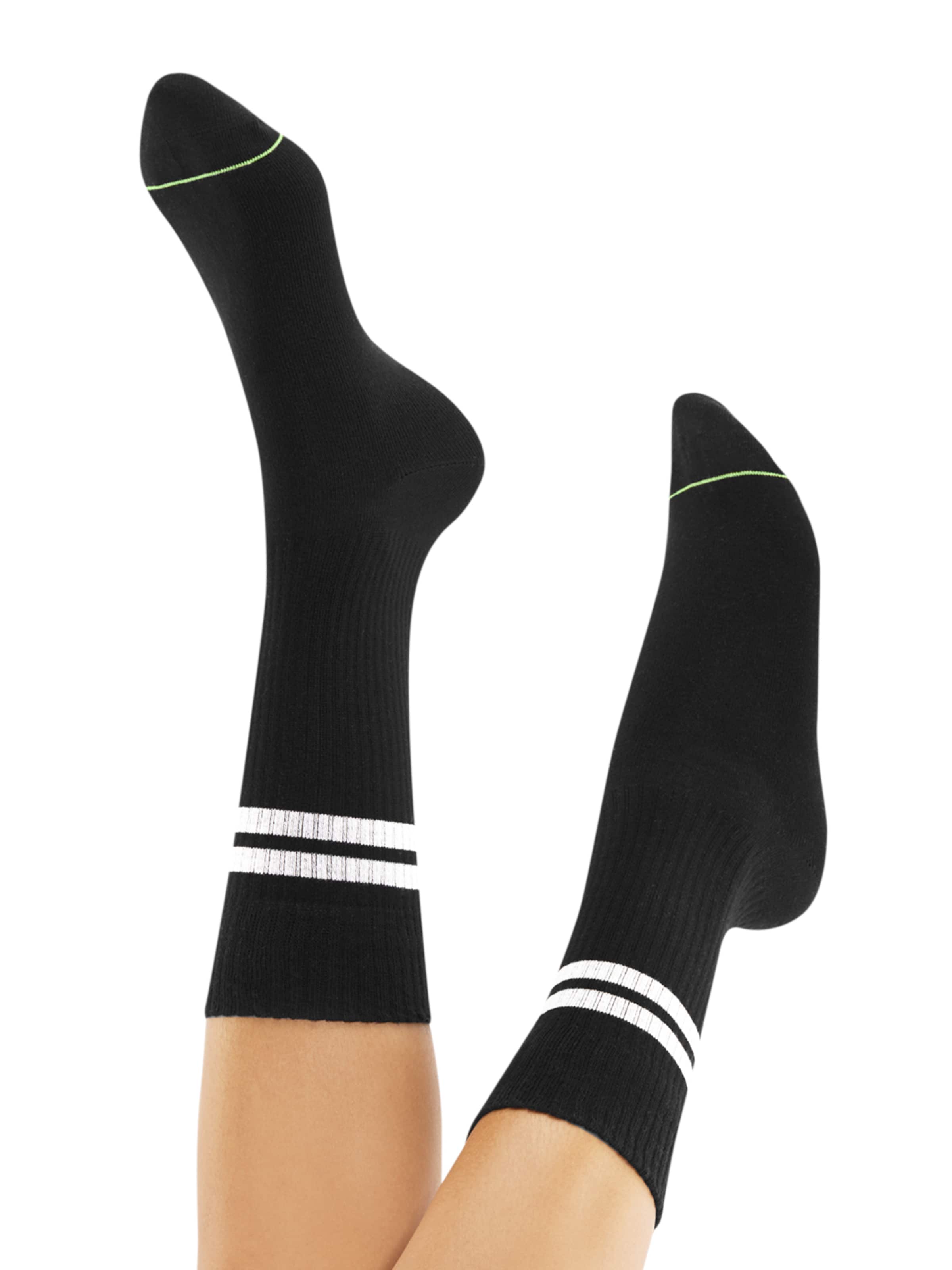 CHEERIO* Socks 'TENNIS TYPE 4P' in Black: front