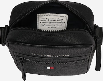 TOMMY HILFIGER Skuldertaske i sort