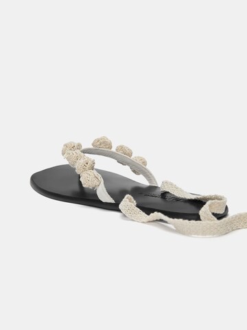 Séparateur d'orteils Pull&Bear en beige
