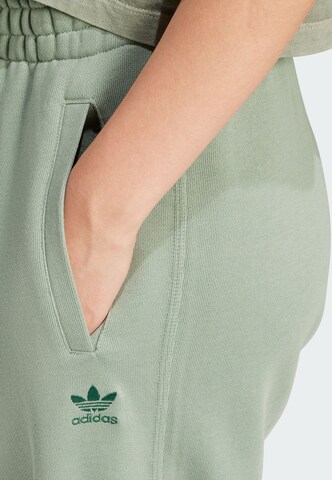 ADIDAS ORIGINALS Tapered Broek 'Essentials' in Groen