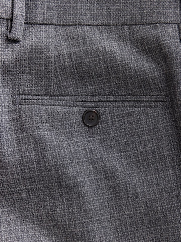 regular Pantaloni con piega frontale di Next in grigio
