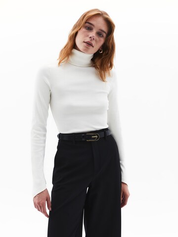 OXXO Shirt in White: front