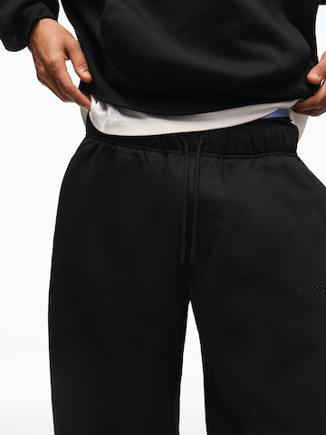 Effilé Pantalon Bershka en noir