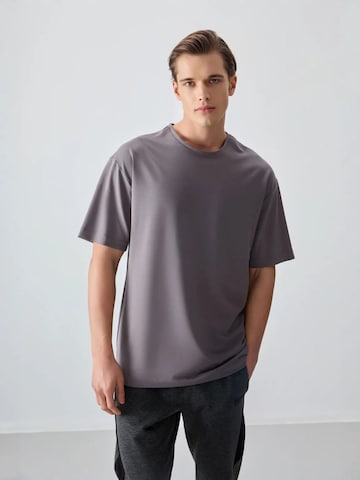 Tommy Life T-Shirts in Grau