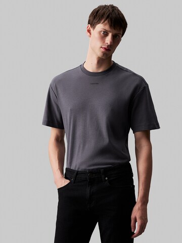 T-Shirt Calvin Klein en gris : devant