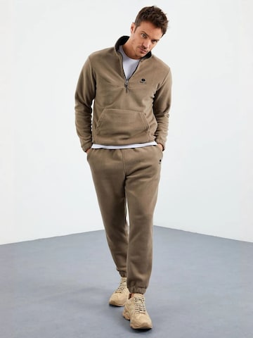 Tuta da jogging di Tommy Life in marrone: frontale