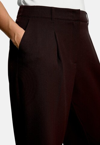 regular Pantaloni con pieghe di zero in marrone