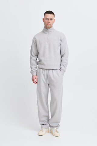 Loosefit Pantalon 'BHJURIS' BLEND en gris