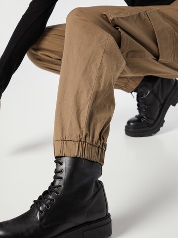 VILA - Tapered Pantalón cargo 'Dallo' en marrón