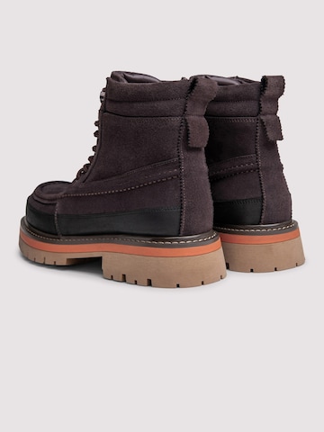 Botine de la Ombre pe maro