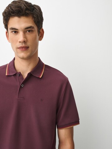 Tricou de la Next pe roșu