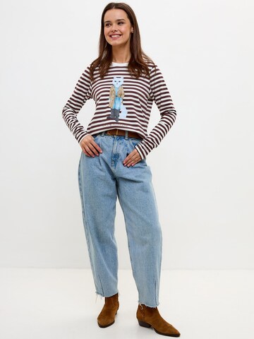 Cat e Lolette Shirt 'Cat in Trench'‌‌‌‌ in Braun