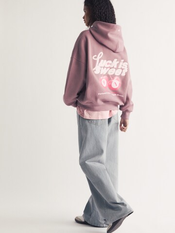 Pull&Bear Sweatshirt 'LUCK'S SWEET ON' i rosa