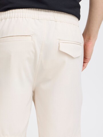 Casual Friday - regular Pantalón chino en beige