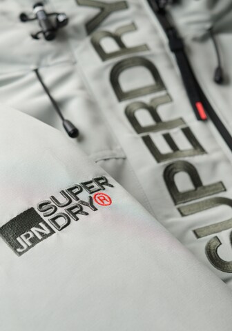 Veste d’hiver Superdry en blanc