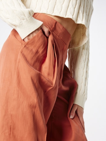 s.Oliver BLACK LABEL Zvonové kalhoty Kalhoty se sklady v pase – oranžová