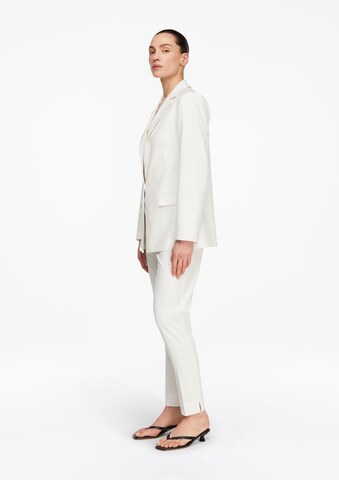 Slimfit Pantaloni con piega frontale di COMMA in bianco