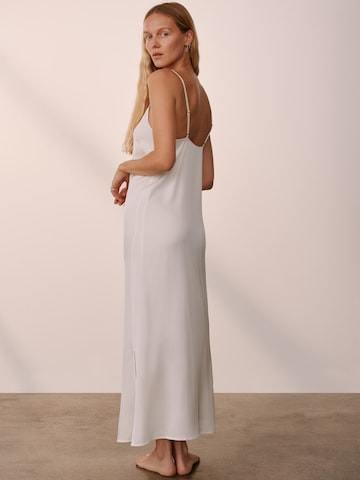 Robe d’été 'Florence' ABOUT YOU x Marie von Behrens en blanc : devant