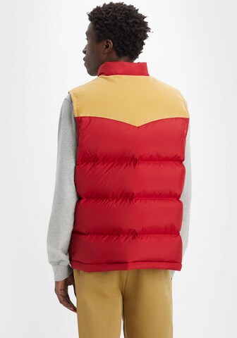 LEVI'S ® Vest in Red