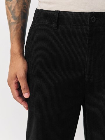 Next Tapered Hose in Schwarz