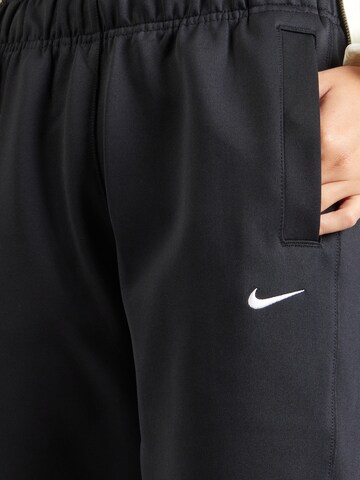 Nike Sportswear Regular Housut värissä musta
