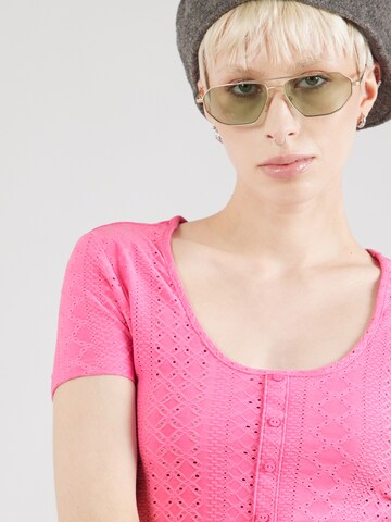 rožinė ONLY Marškinėliai 'Sandra'